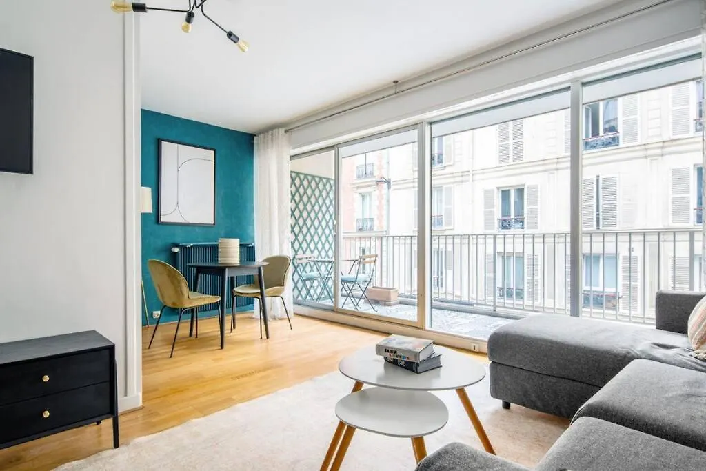 Top Deal 4 People Eiffel Tower Paris France